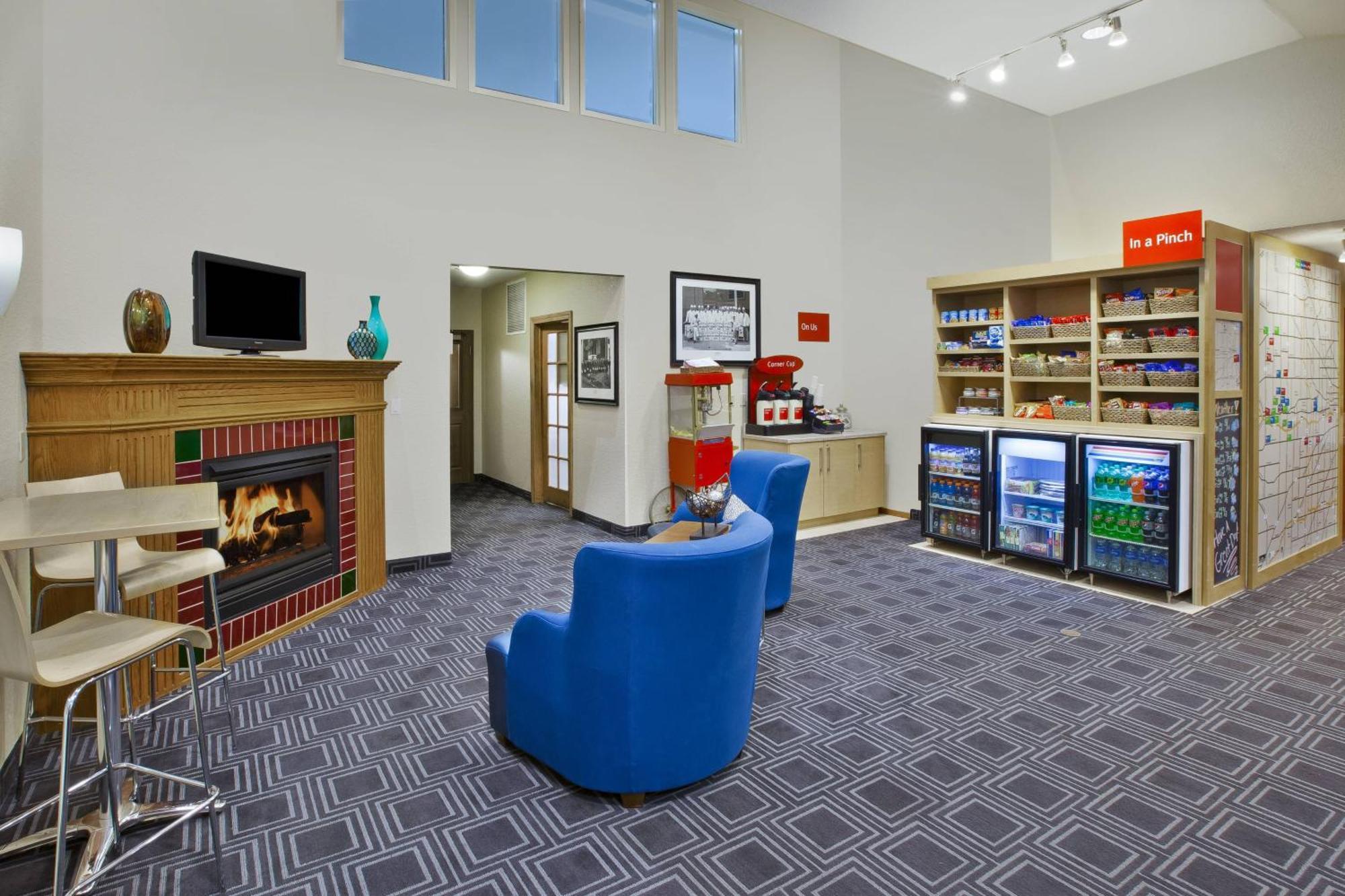 Towneplace Suites By Marriott Brookfield Exterior photo