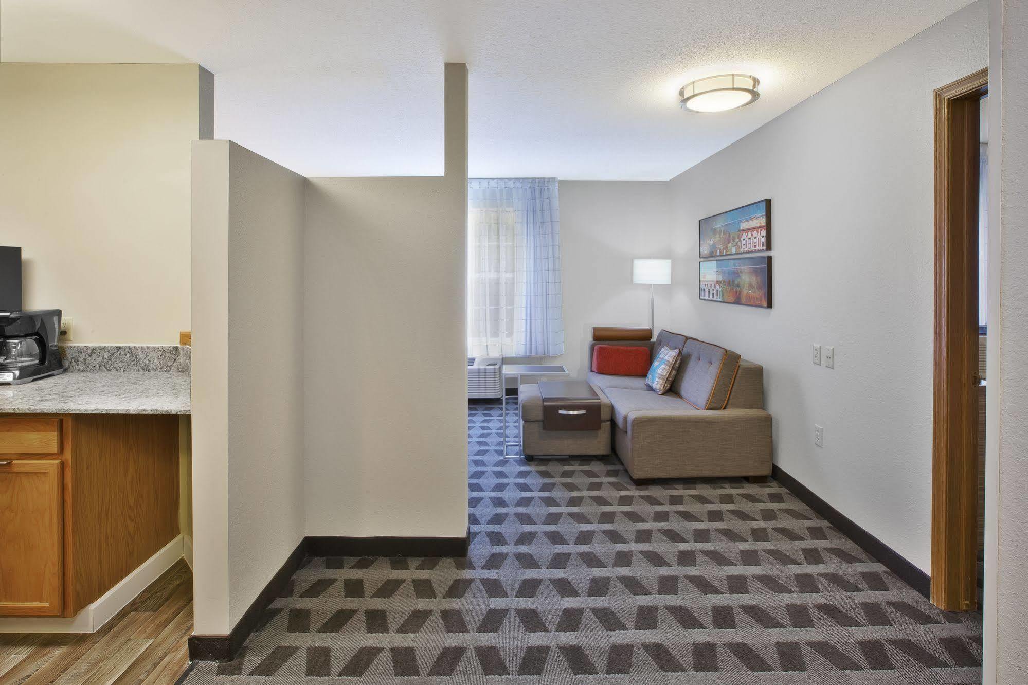 Towneplace Suites By Marriott Brookfield Exterior photo