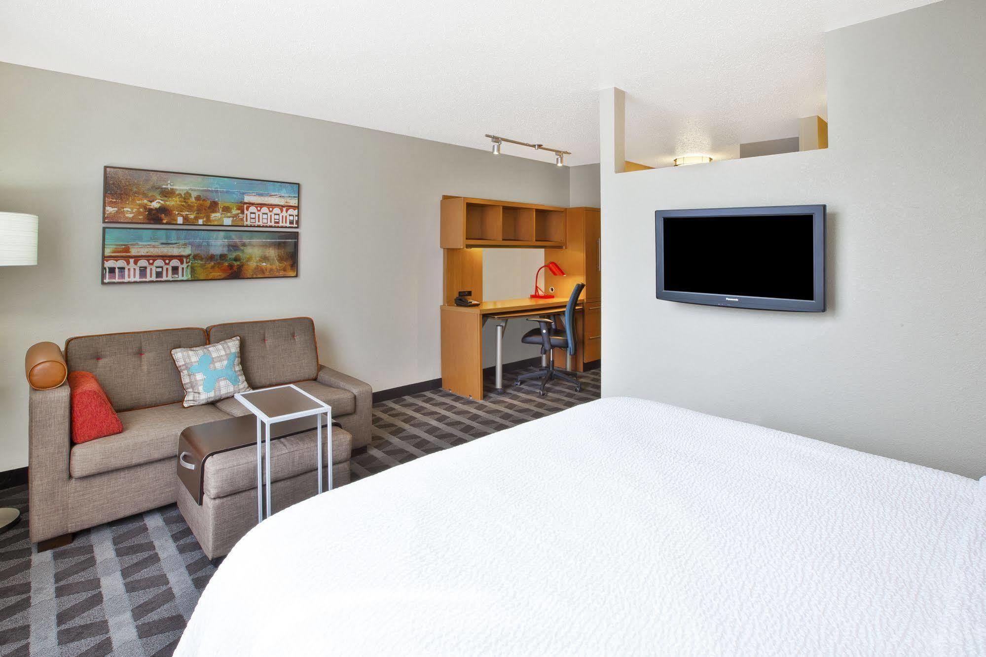 Towneplace Suites By Marriott Brookfield Exterior photo